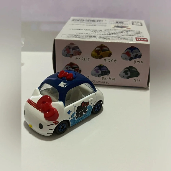Takara Tomy Sanrio Hello Kitty DieCast Car - Picture 9 of 11
